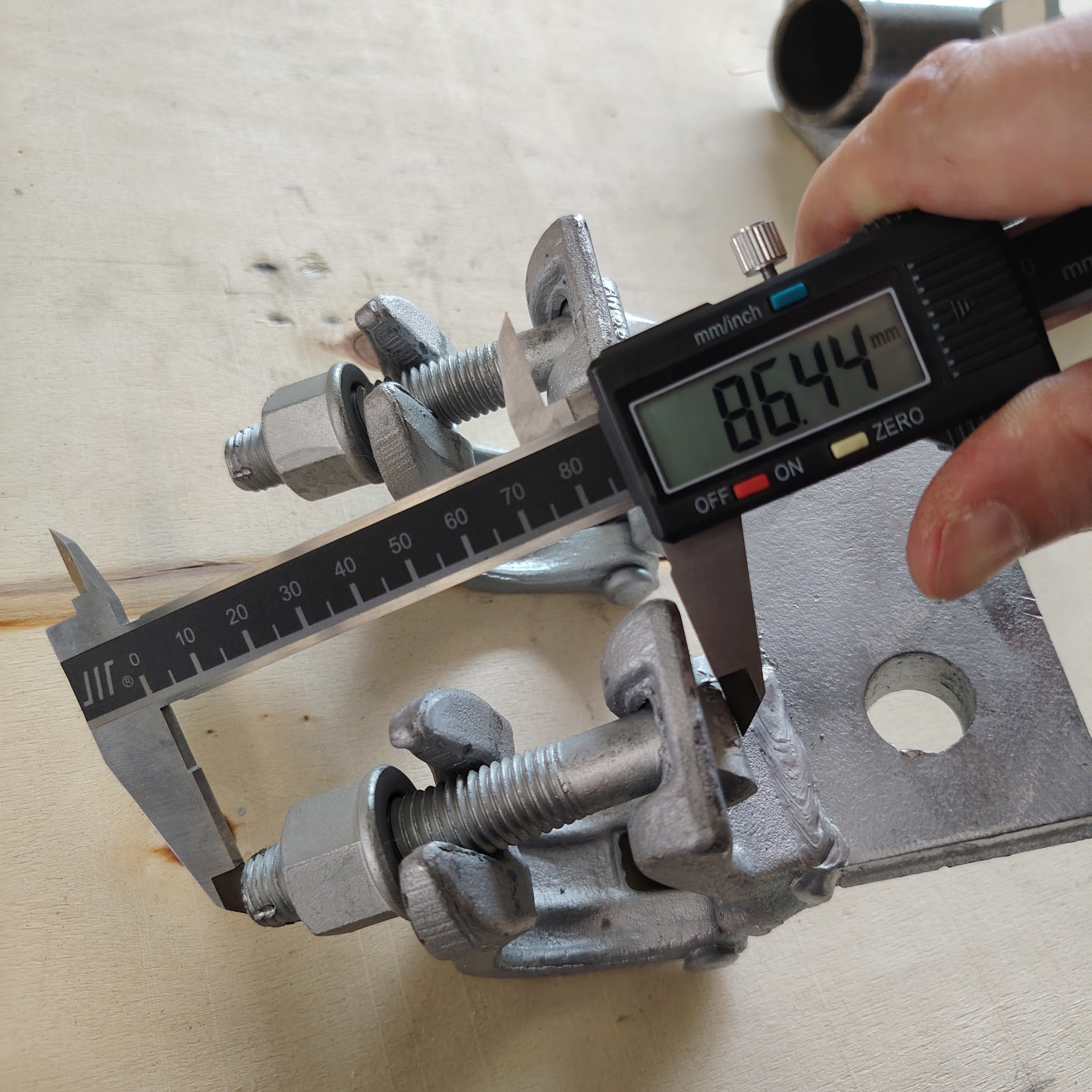 Base sob medida Bra&ccedil;adeira para andaimes em formato especial 