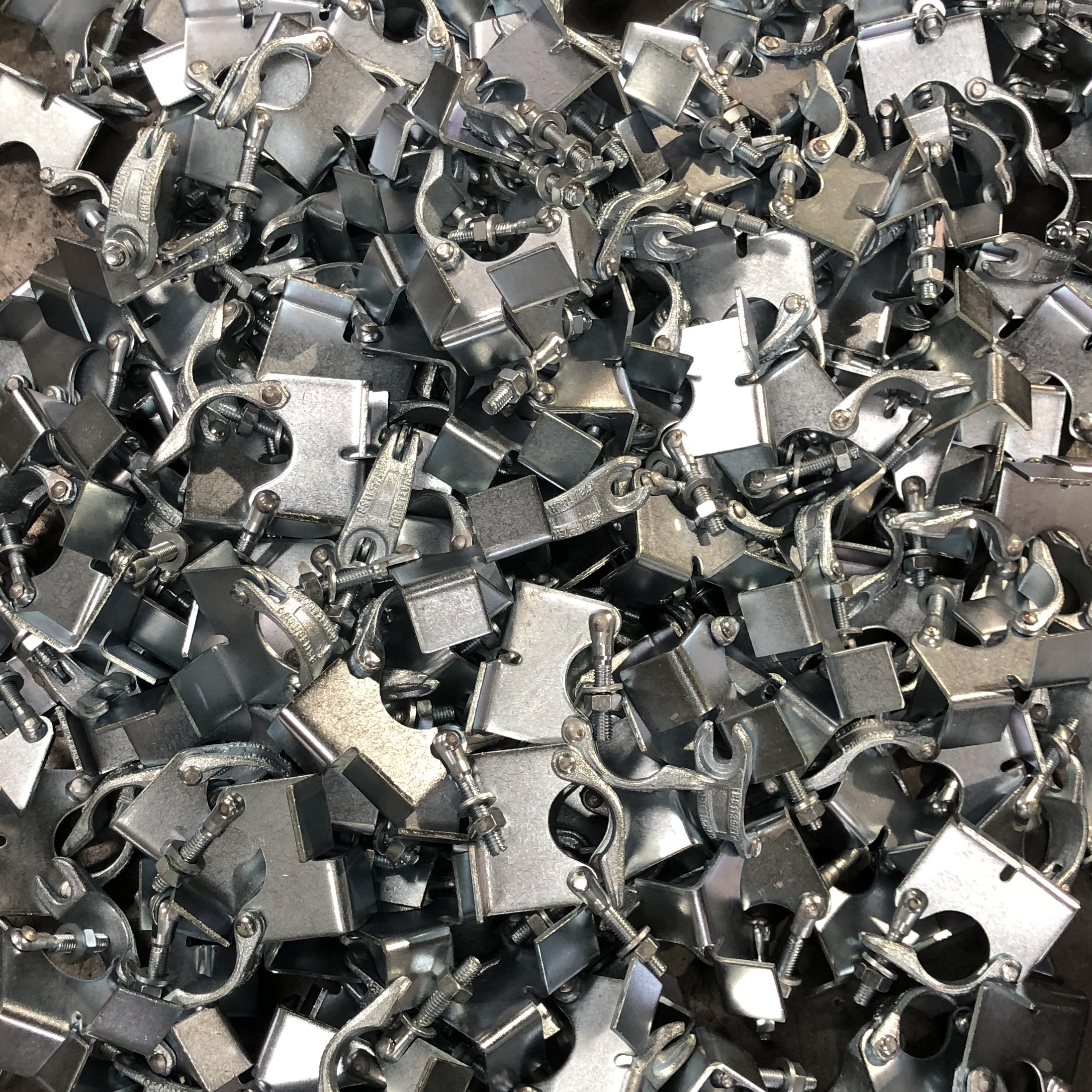 Couplador de reten&ccedil;&atilde;o de placa forjada