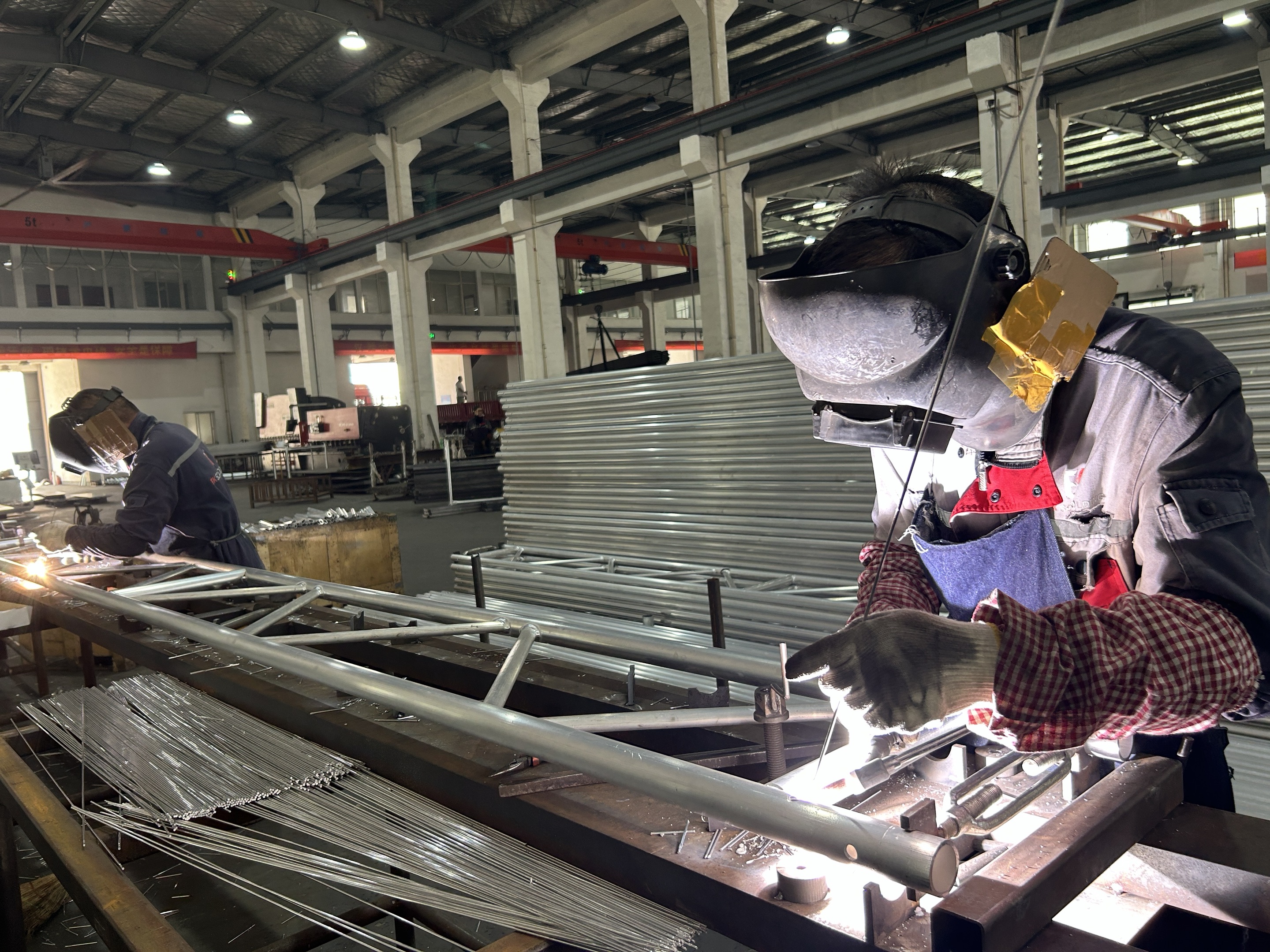 soldagem de viga de treli&ccedil;a de alum&iacute;nio 