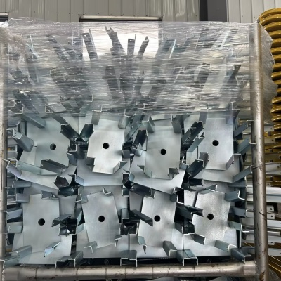 Macaco em U ajust&aacute;vel para andaimes