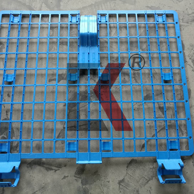 Port&atilde;o de andaimes carregado de mola 