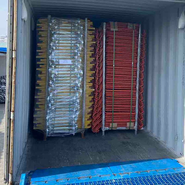 Port&otilde;es de andaimes e carregamento de armadilhas