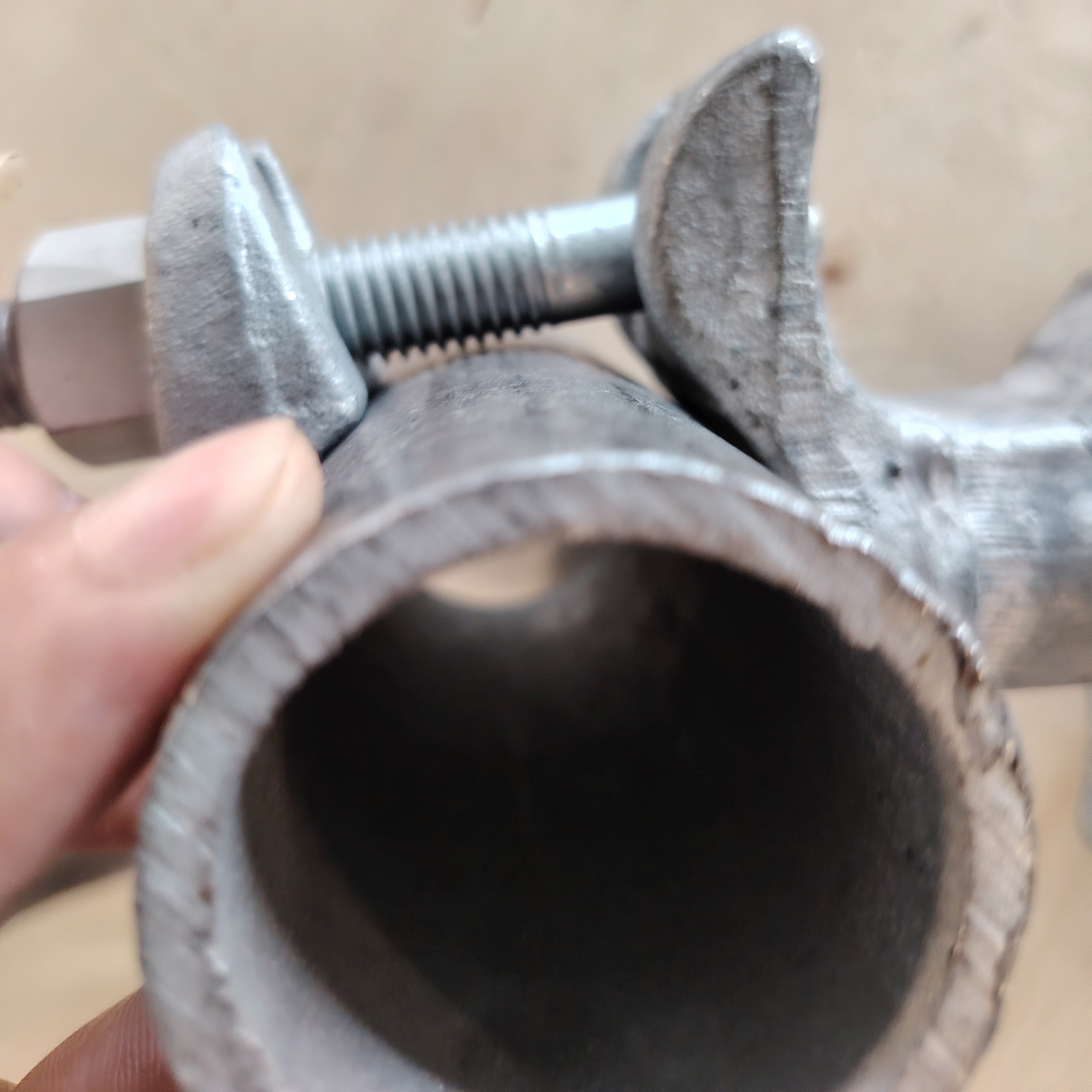 Acoplador de dist&acirc;ncia de bra&ccedil;adeira de andaime em formato especial - 98mm Acoplador de 