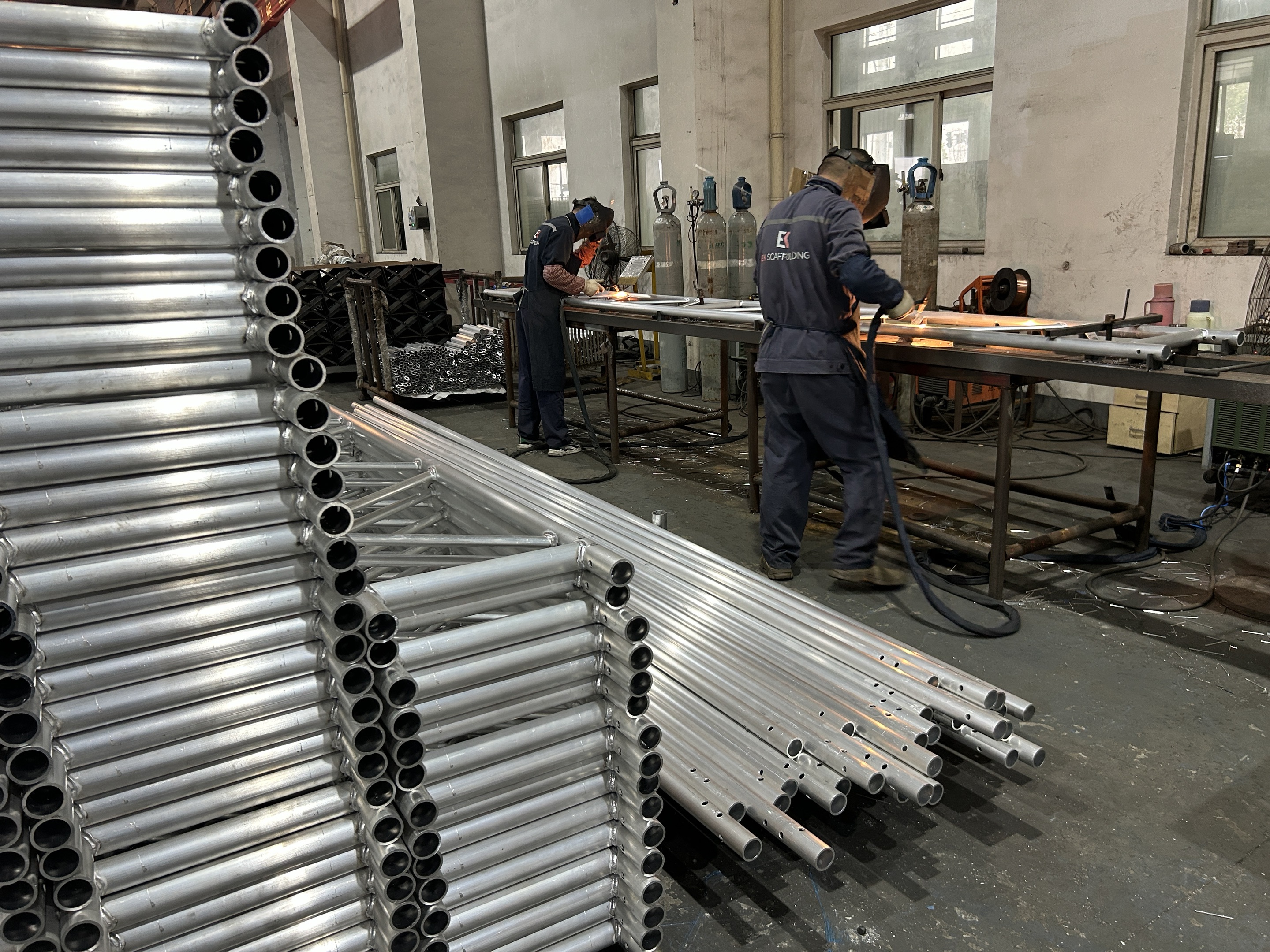 soldagem de viga de treli&ccedil;a de alum&iacute;nio 