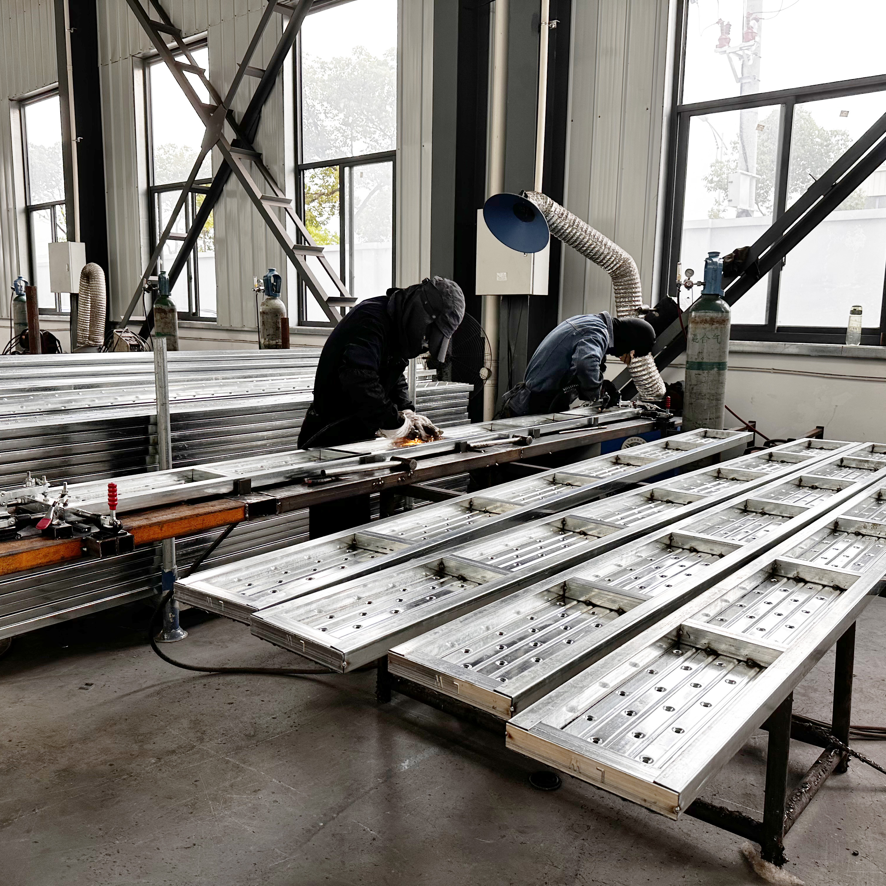 T&aacute;bua de a&ccedil;o 