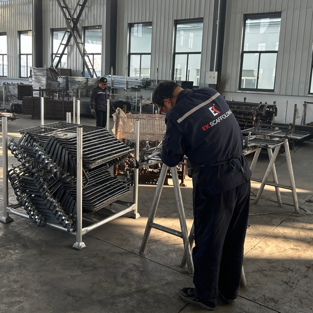 A&ccedil;o do al&ccedil;a de andaimes