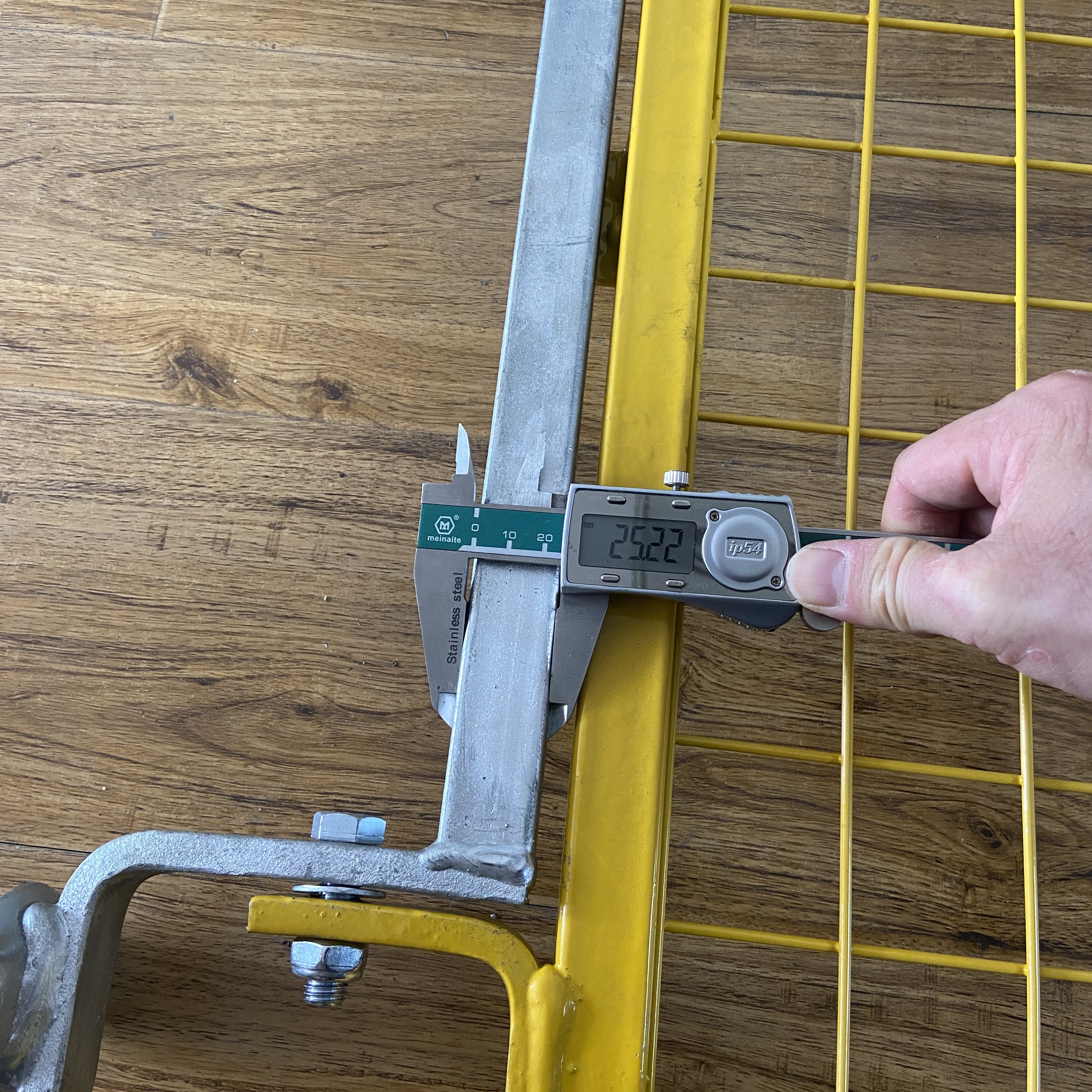 teste de port&atilde;o de acesso de escada 