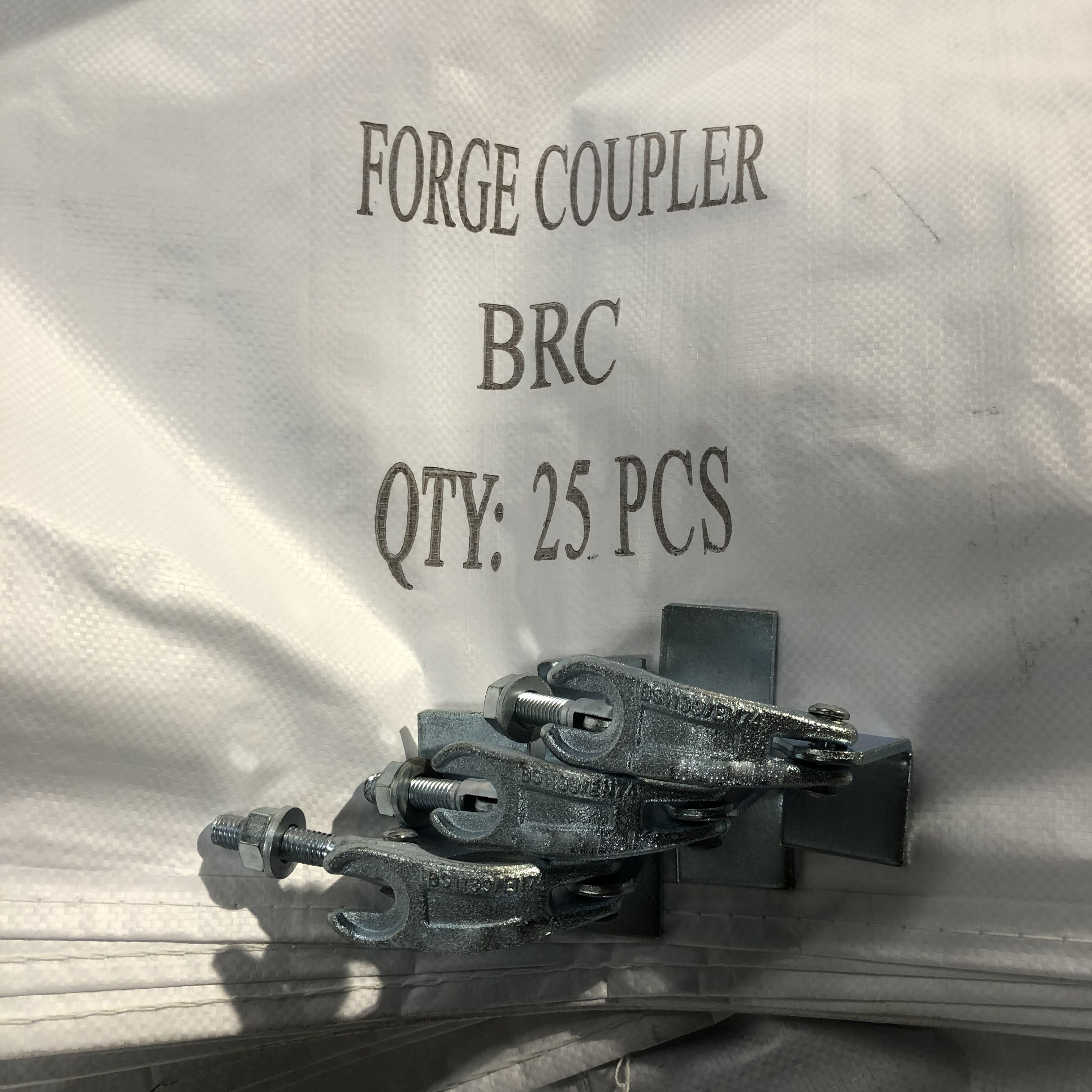 Acoplador de reten&ccedil;&atilde;o de placa embalado 