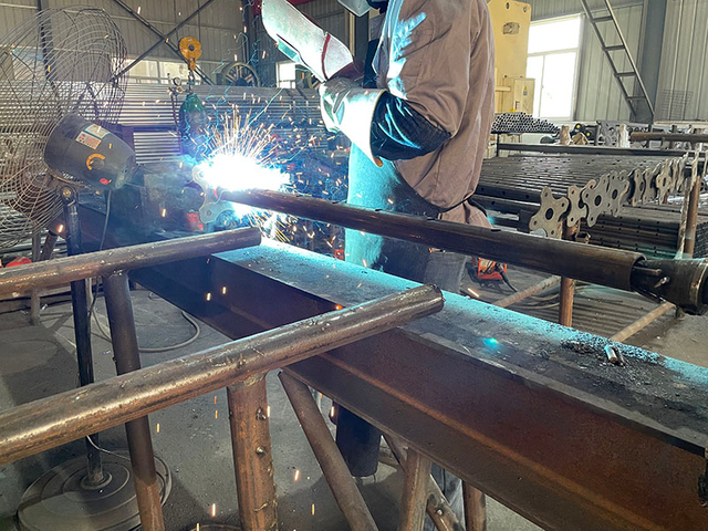 Soldagem de postagens de escoramento ajustável