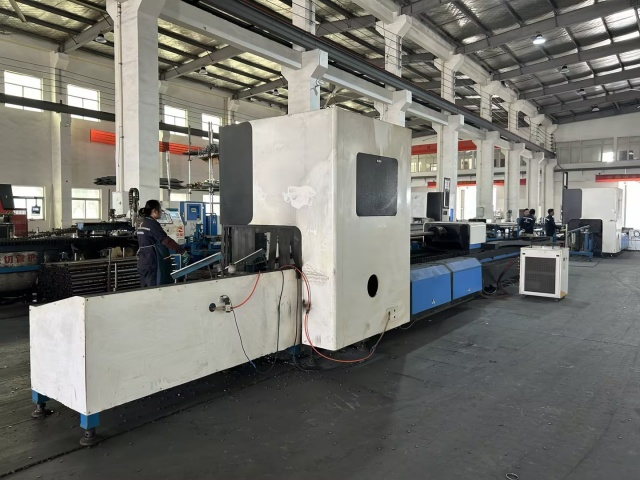 Corte de tubo de a&ccedil;o