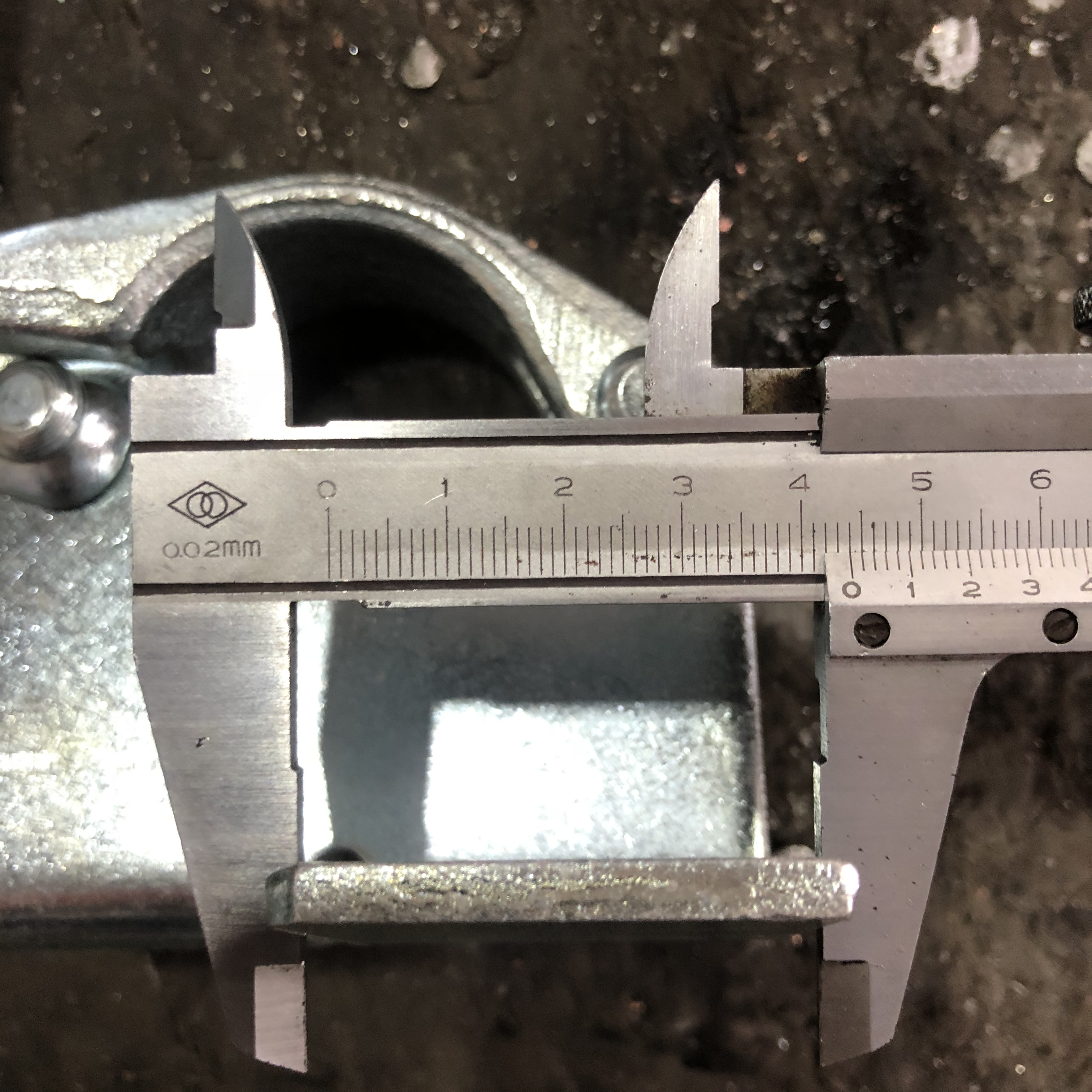 Couplador de reten&ccedil;&atilde;o de placa forjada