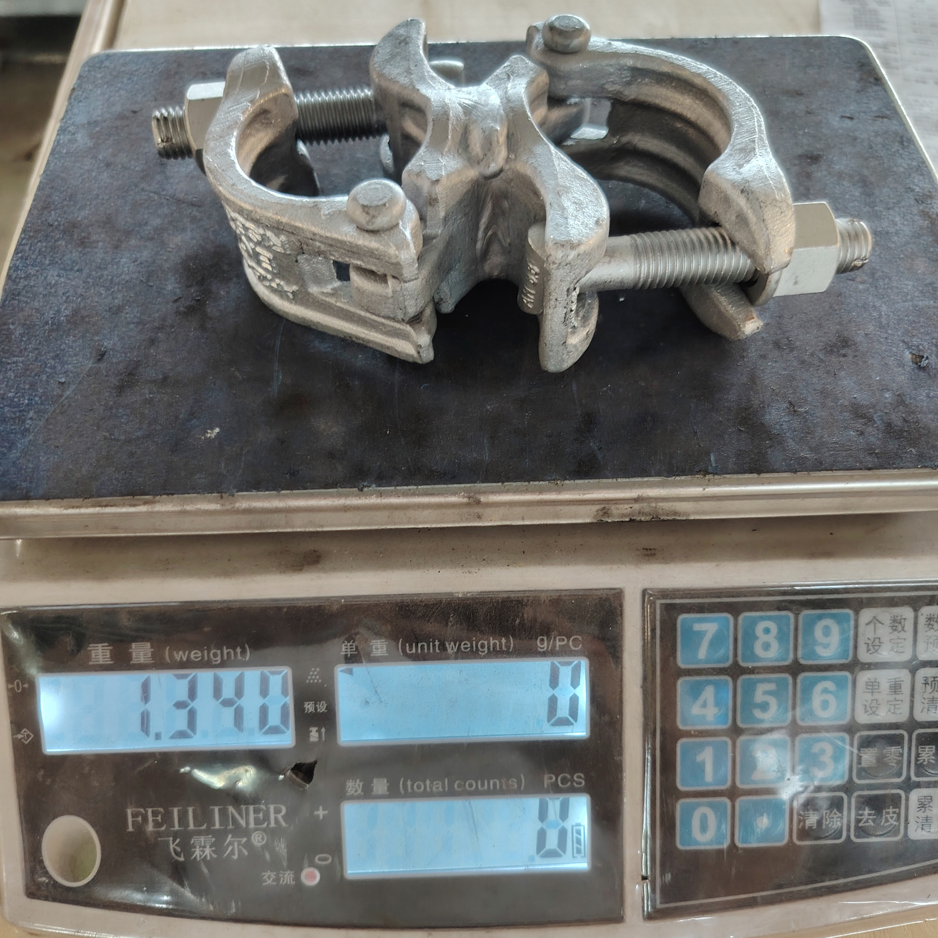 Acoplador de distância - braçadeira de andaime de formato especial de 74 mm