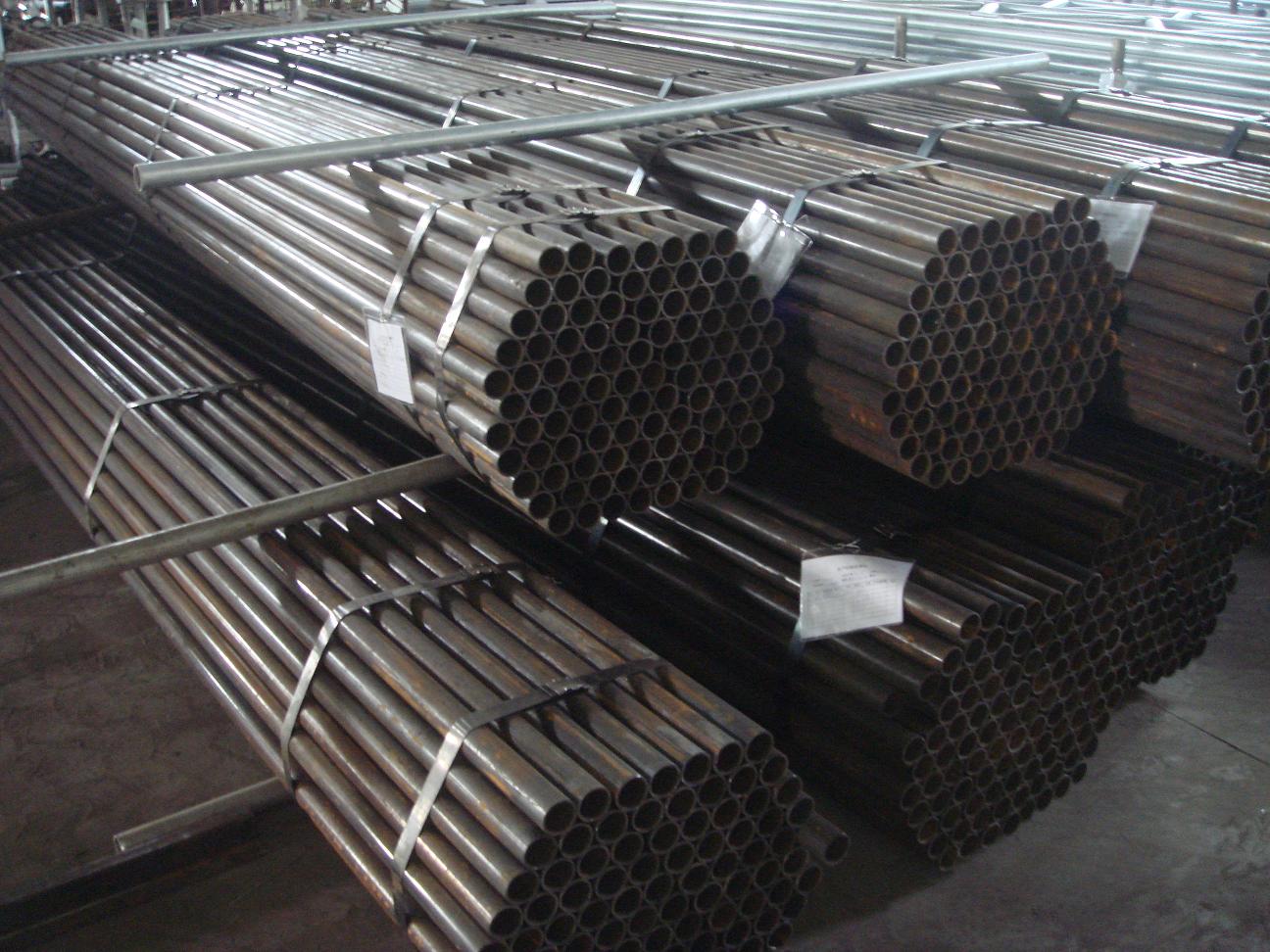 Tubo de andaimes pretos