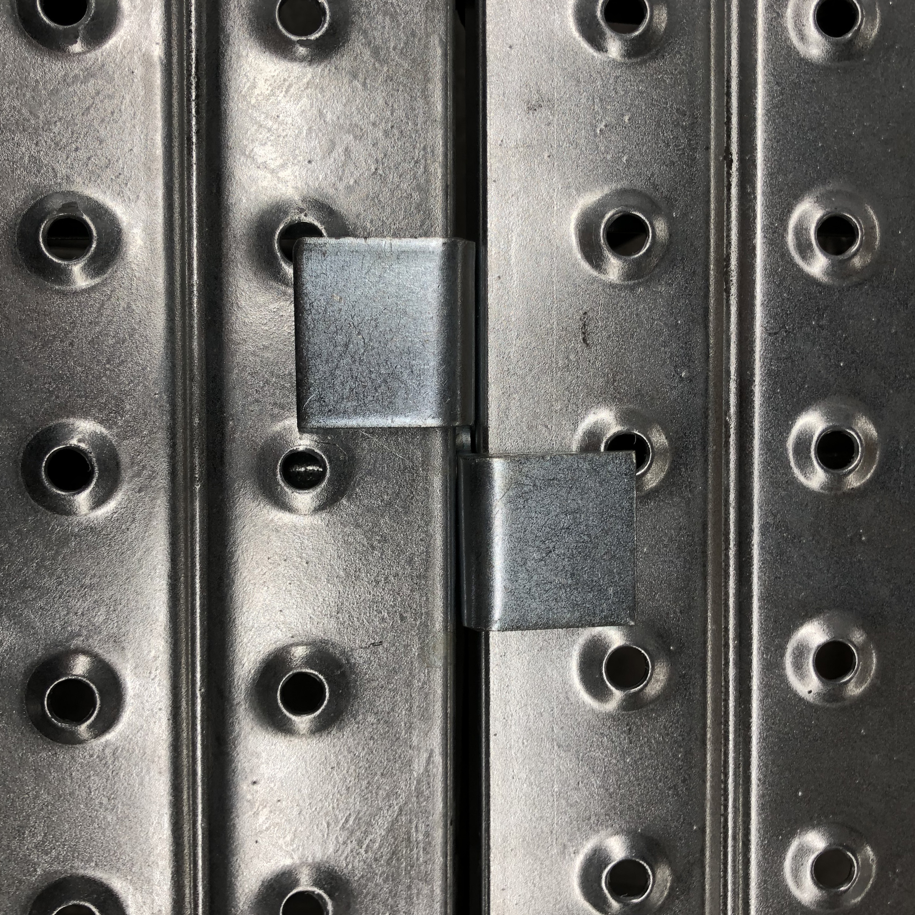 Couplador de reten&ccedil;&atilde;o de placa forjada