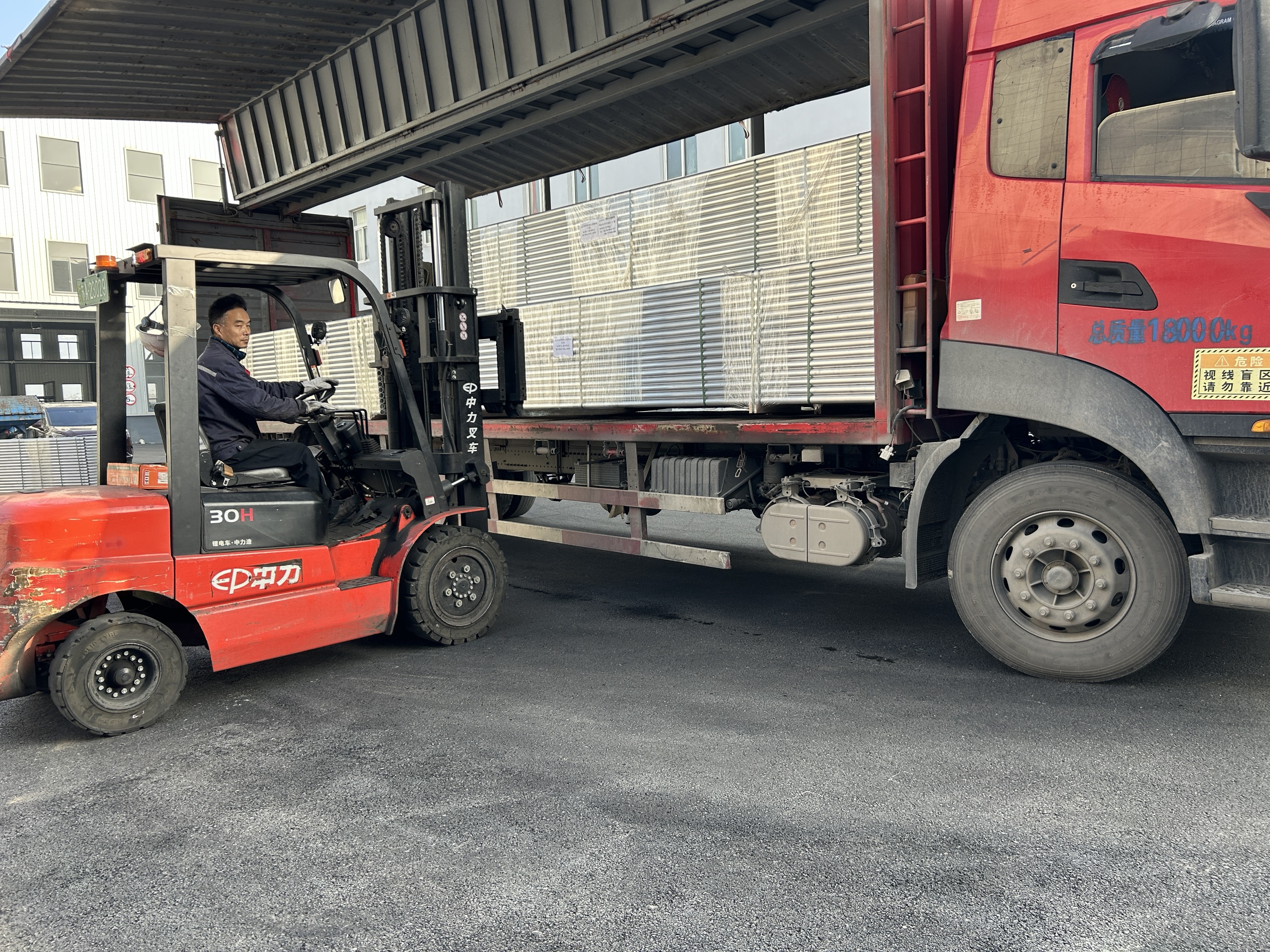 de vigas treli&ccedil;adas de alum&iacute;nio