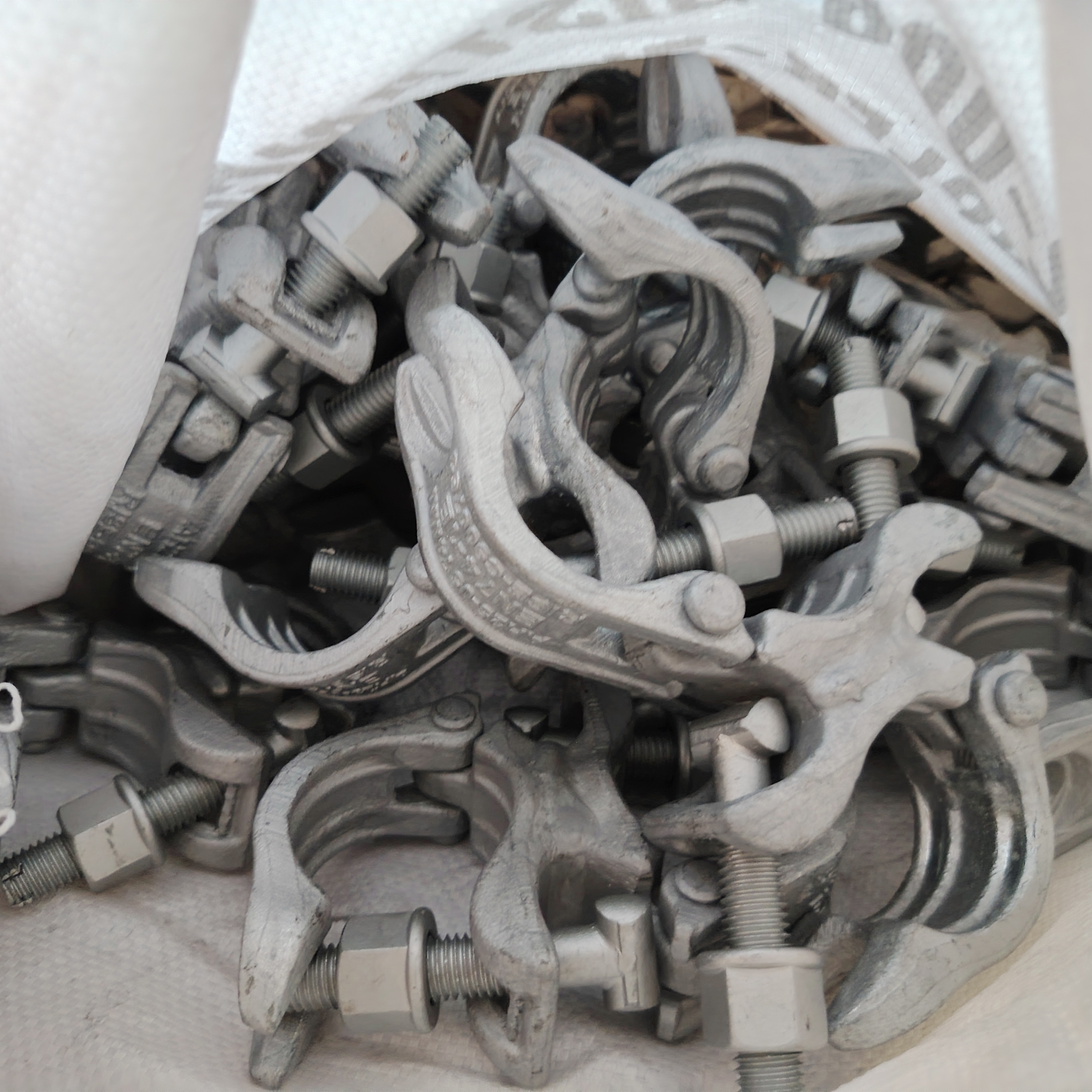 Acoplador de distância - braçadeira de andaime de formato especial de 74 mm