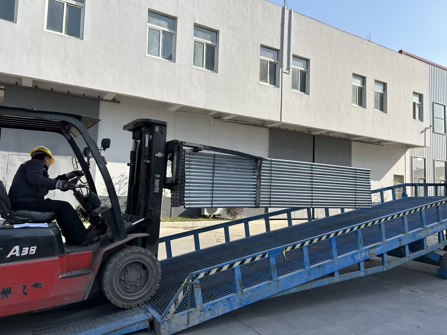 Envio de vigas treli&ccedil;adas de alum&iacute;nio 