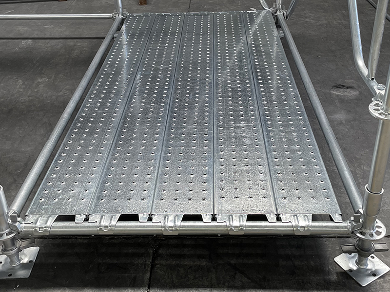 Que tipo de pranchas de andaimes são usadas no sistema de andaimes?