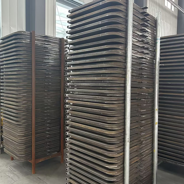 Produ&ccedil;&atilde;o revers&iacute;vel da porta de acesso da escada Imagens