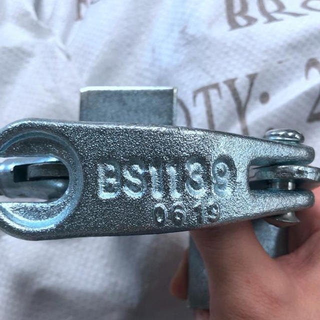 Couplador de reten&ccedil;&atilde;o de placa forjada