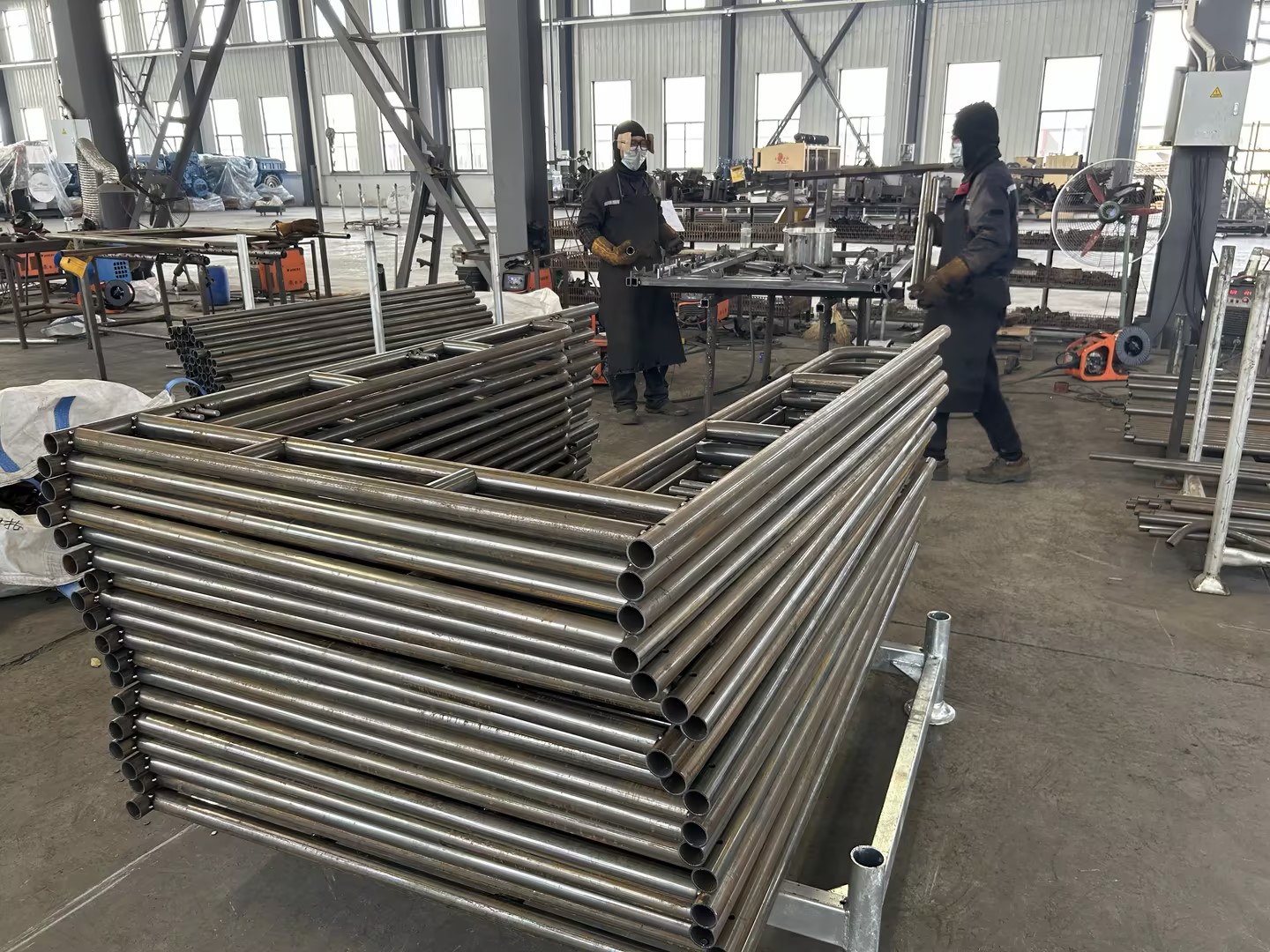 Caminhar atrav&eacute;s do andaime 