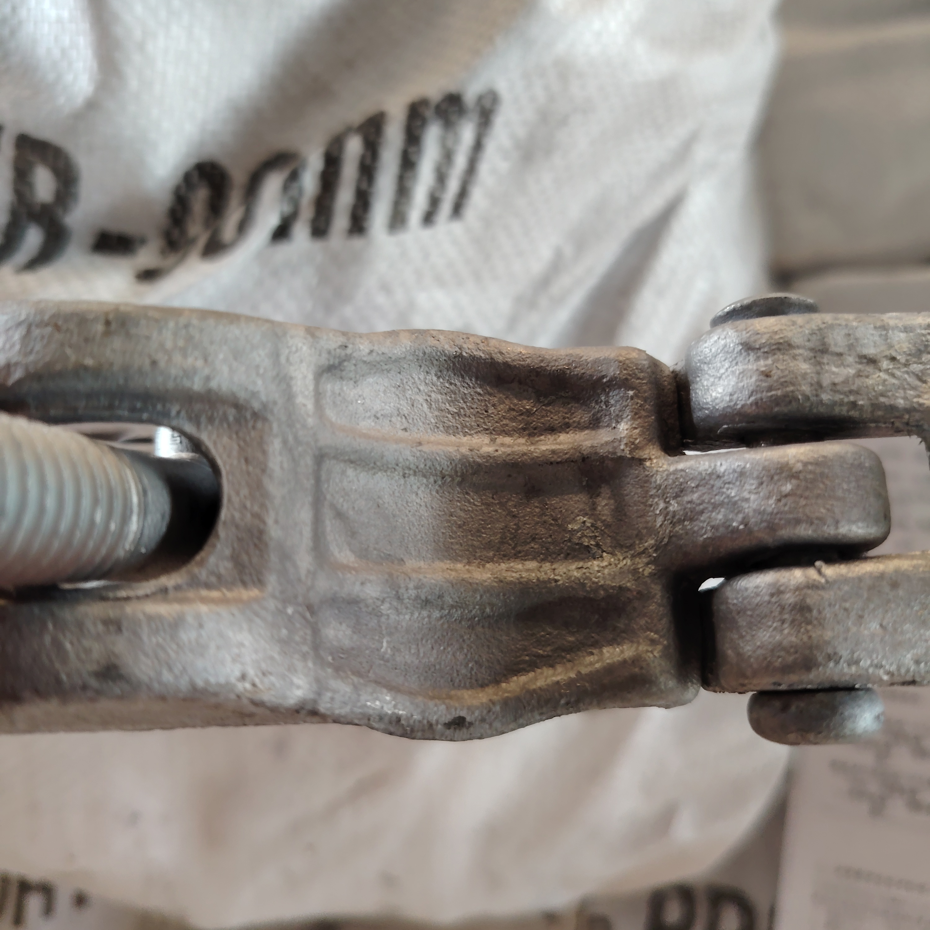 Acoplador de dist&acirc;ncia de bra&ccedil;adeira de andaime em formato especial - 98mm 