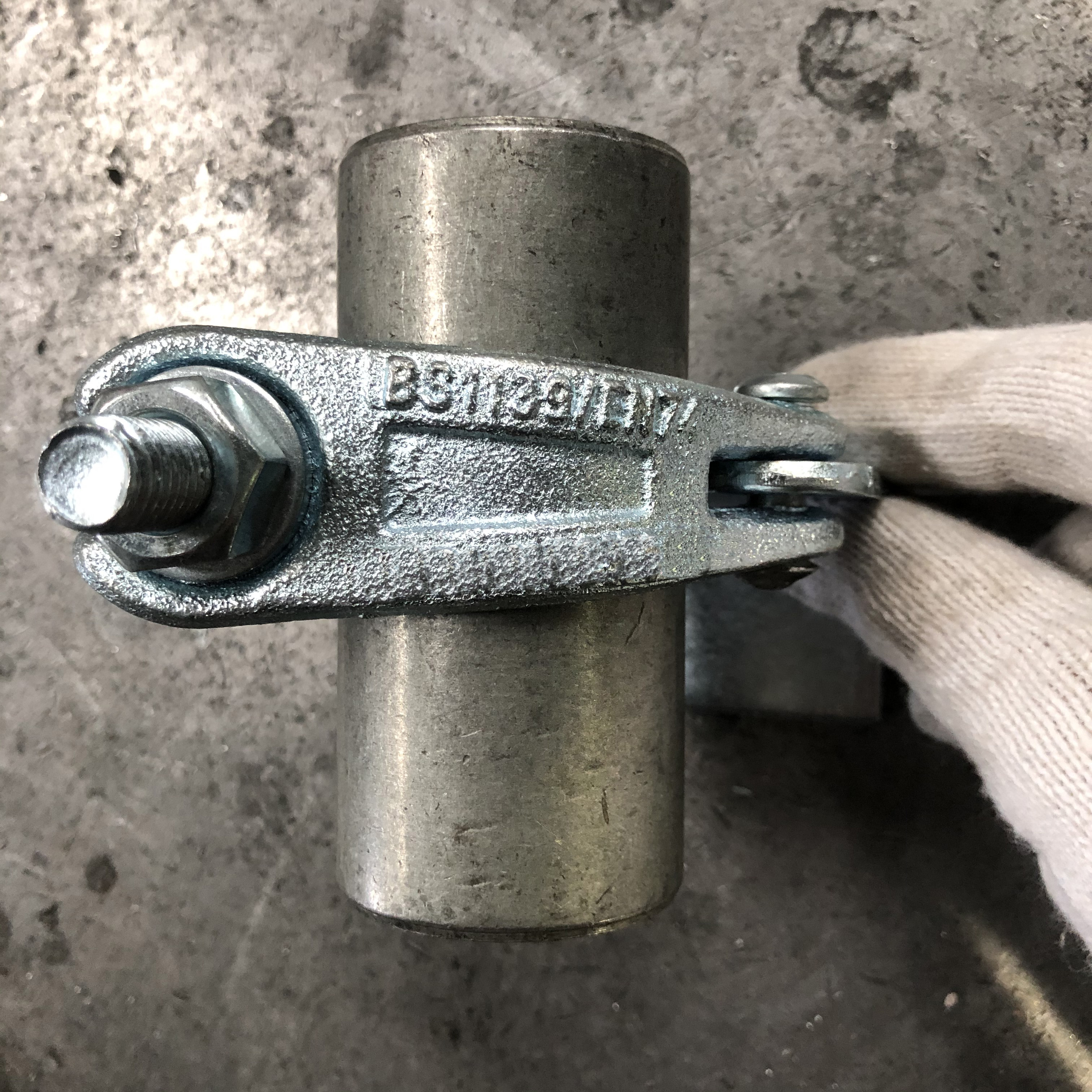 Couplador de reten&ccedil;&atilde;o de placa forjada