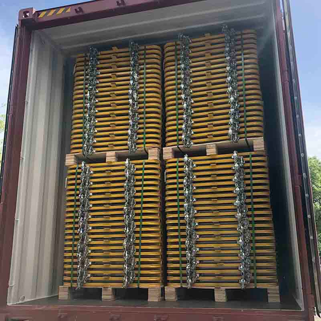 Port&otilde;es de andaimes e carregamento de armadilhas