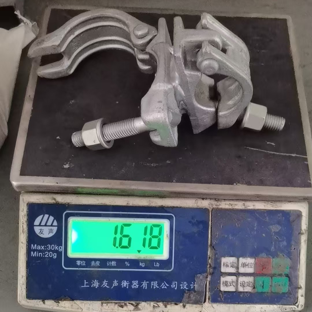 Bra&ccedil;adeira para andaimes em formato especial 