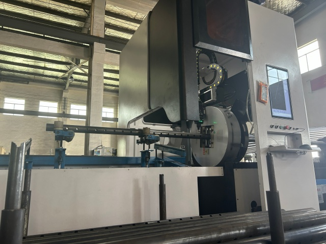 corte do tubo interno do suporte de andaime