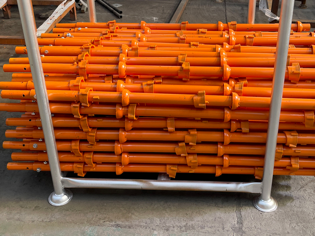 Padr&atilde;o de andaime de cuplock pintado