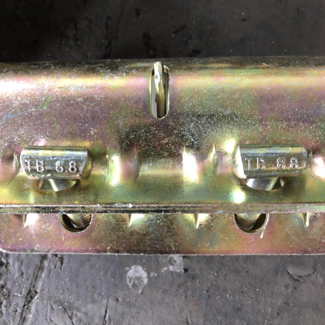 Couplador de manga prensada