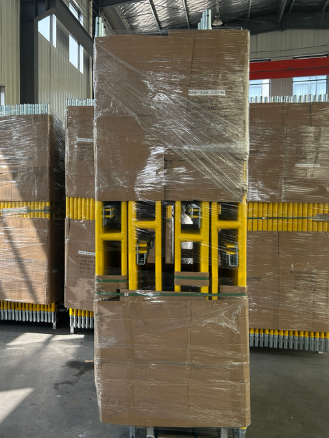 Caminhada amarela atrav&eacute;s da moldura