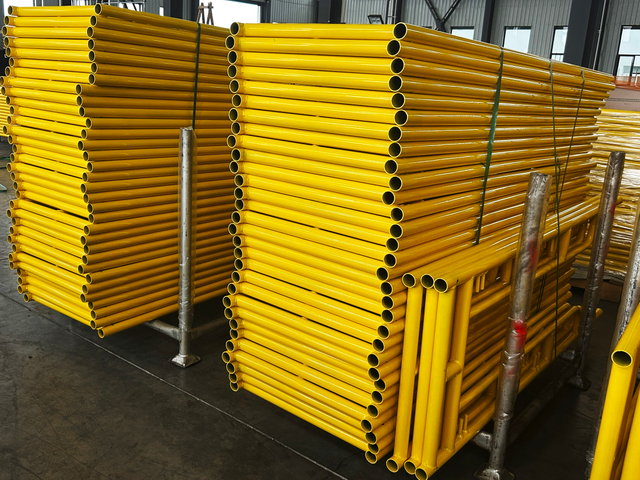 Walk Yellow Throught Frame