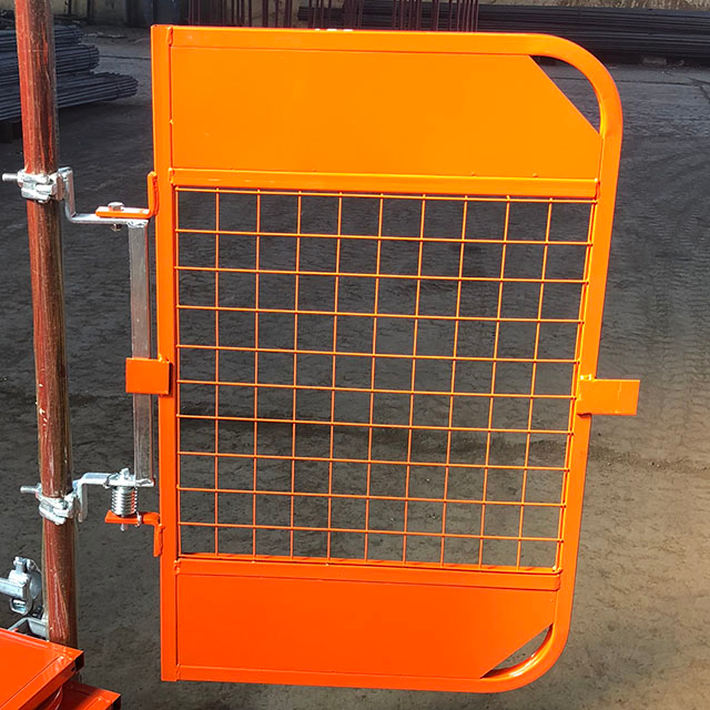 Portão de segurança de acesso à escada da primavera de andaimes