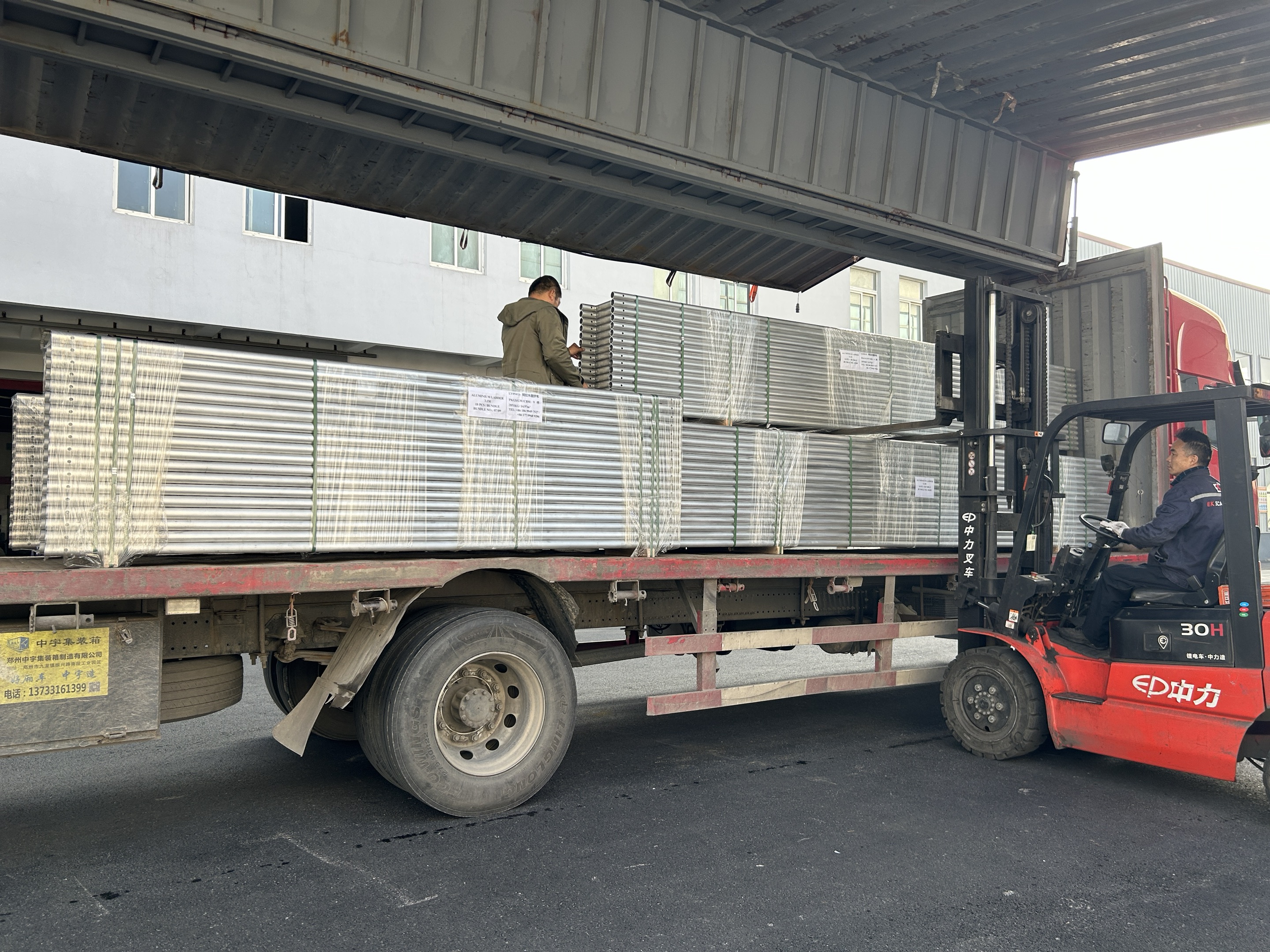 vigas treli&ccedil;adas de alum&iacute;nio 