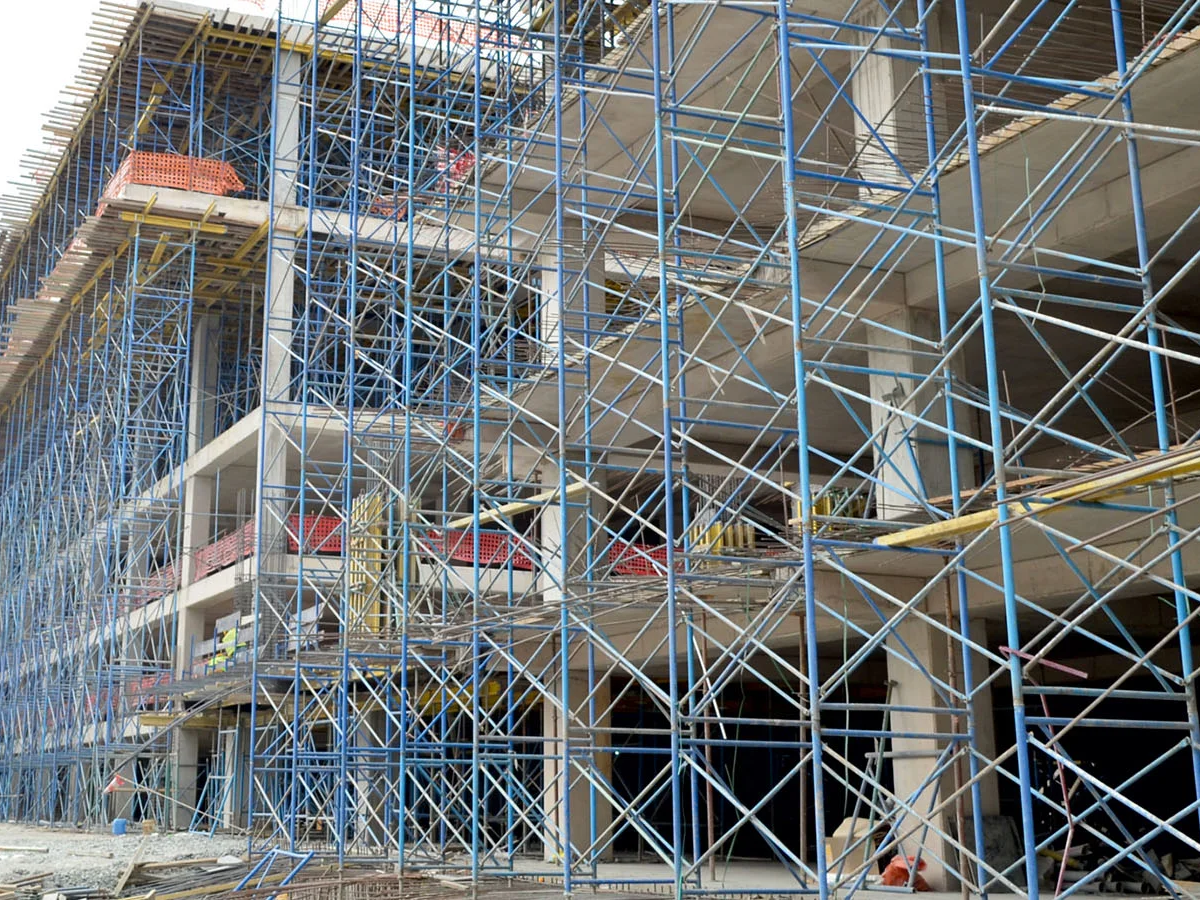 Aplica&ccedil;&otilde;es de caminhar por quadros de andaimes