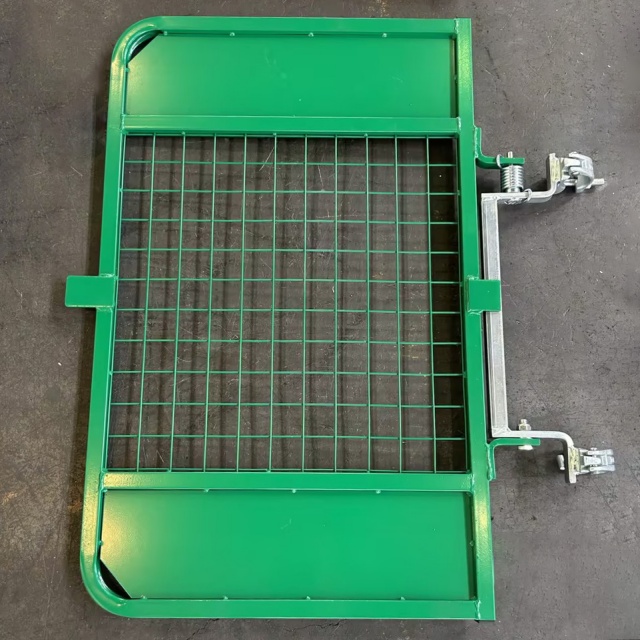 Green Scaffolding Gate Porta verde do andaime